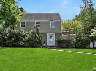 78 Coppell Dr, Tenafly, NJ 07670