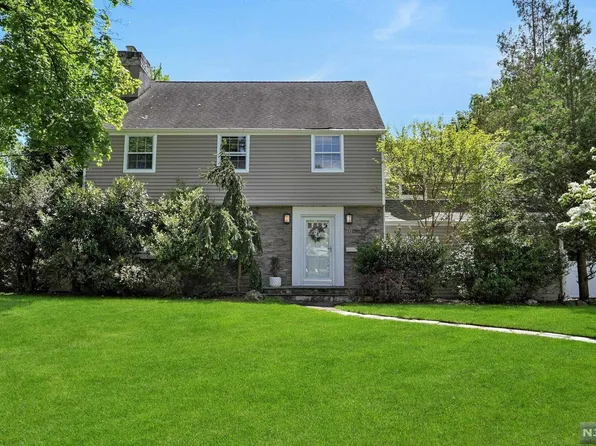 78 Coppell Dr, Tenafly, NJ 07670