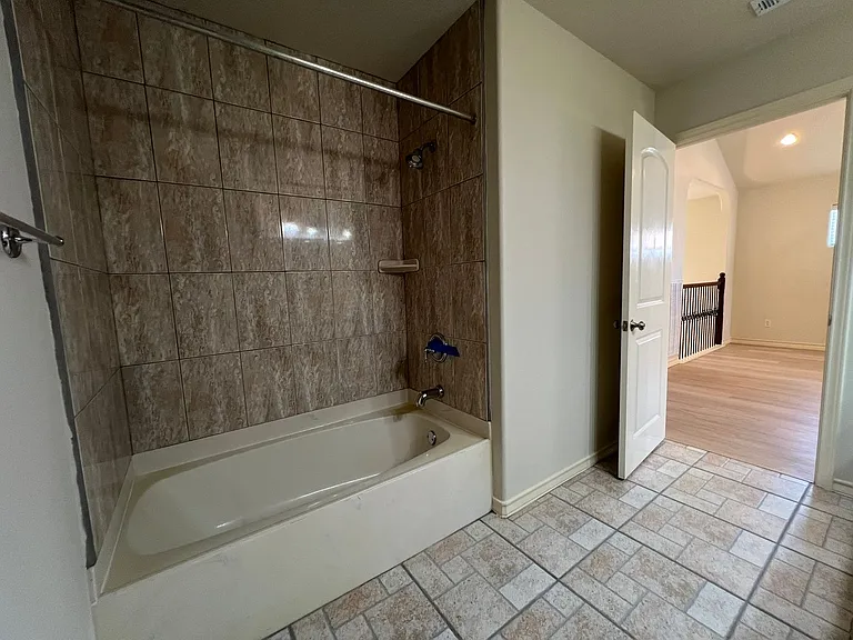 14813 Leeward Dr #404 — Photo 14