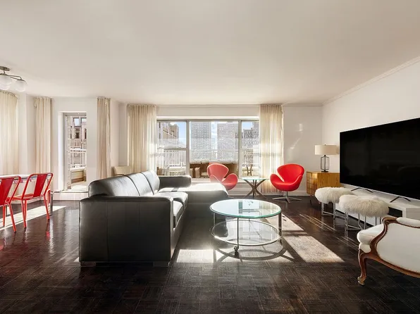 2 5th Ave APT 17C, New York, NY 10011