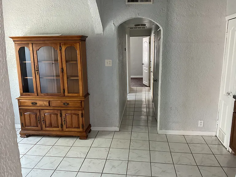 3910 La Luz Ave — Photo 6