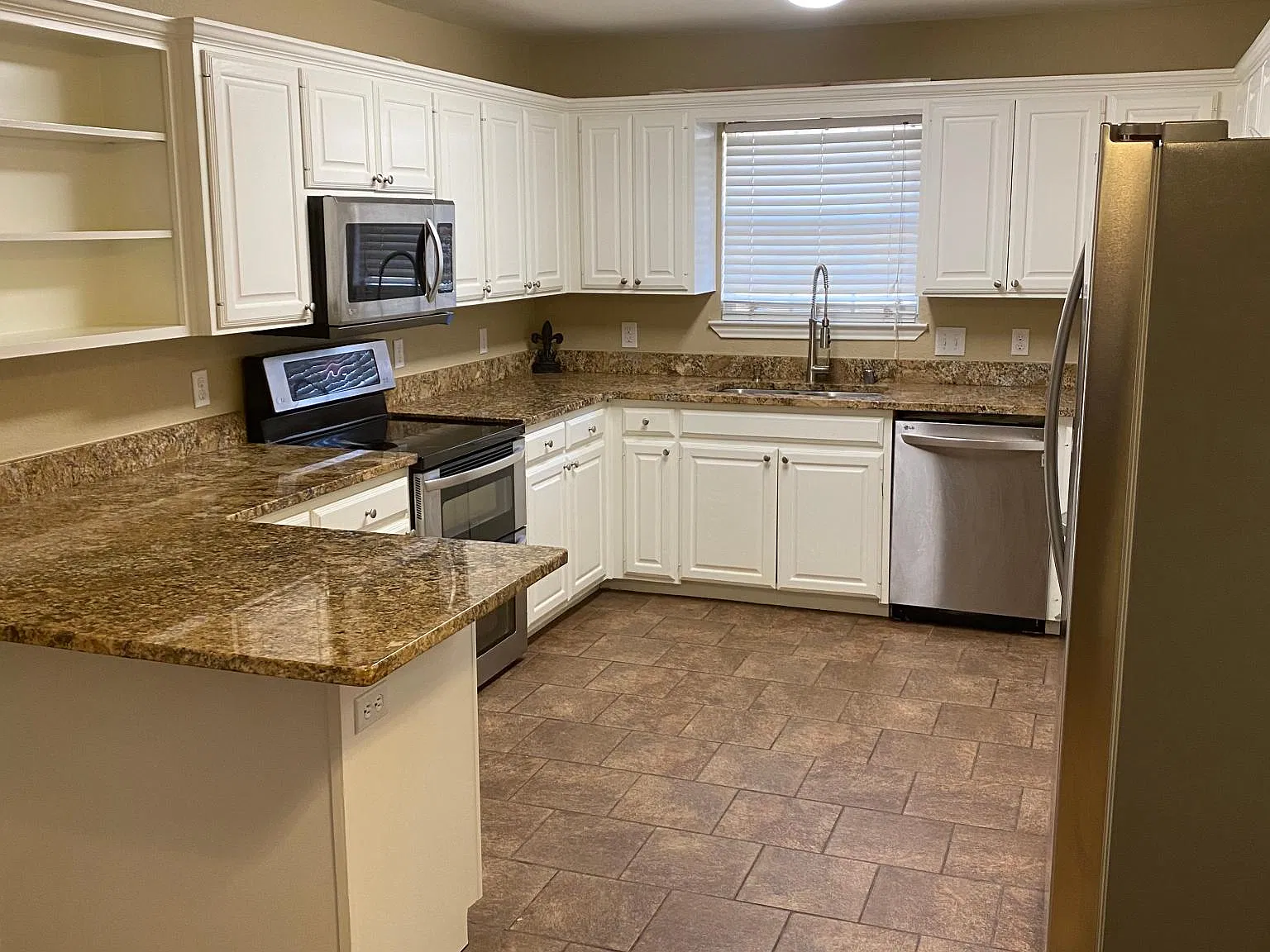 3 bed, 1707 sqft, $2,500 — Photo 3