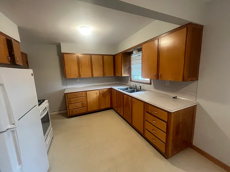 1530 Franklin Ave — Photo 4