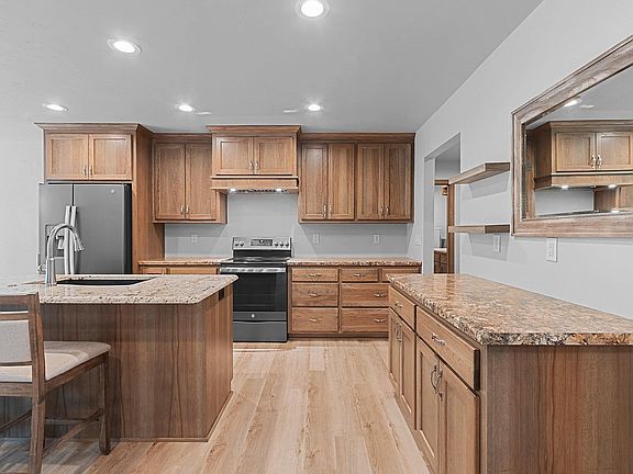 5th image of 2731 Crestwood Springs Ct