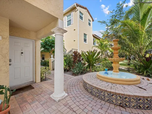 1015 Lake Shore Drive #105, Lake Park, FL 33403