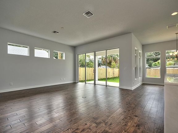 5th image of 3205 W Paul Ave