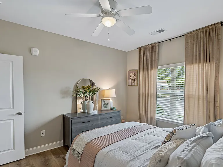 Serene - 2 Bed / 2 Bath - 950 Sq.Ft.