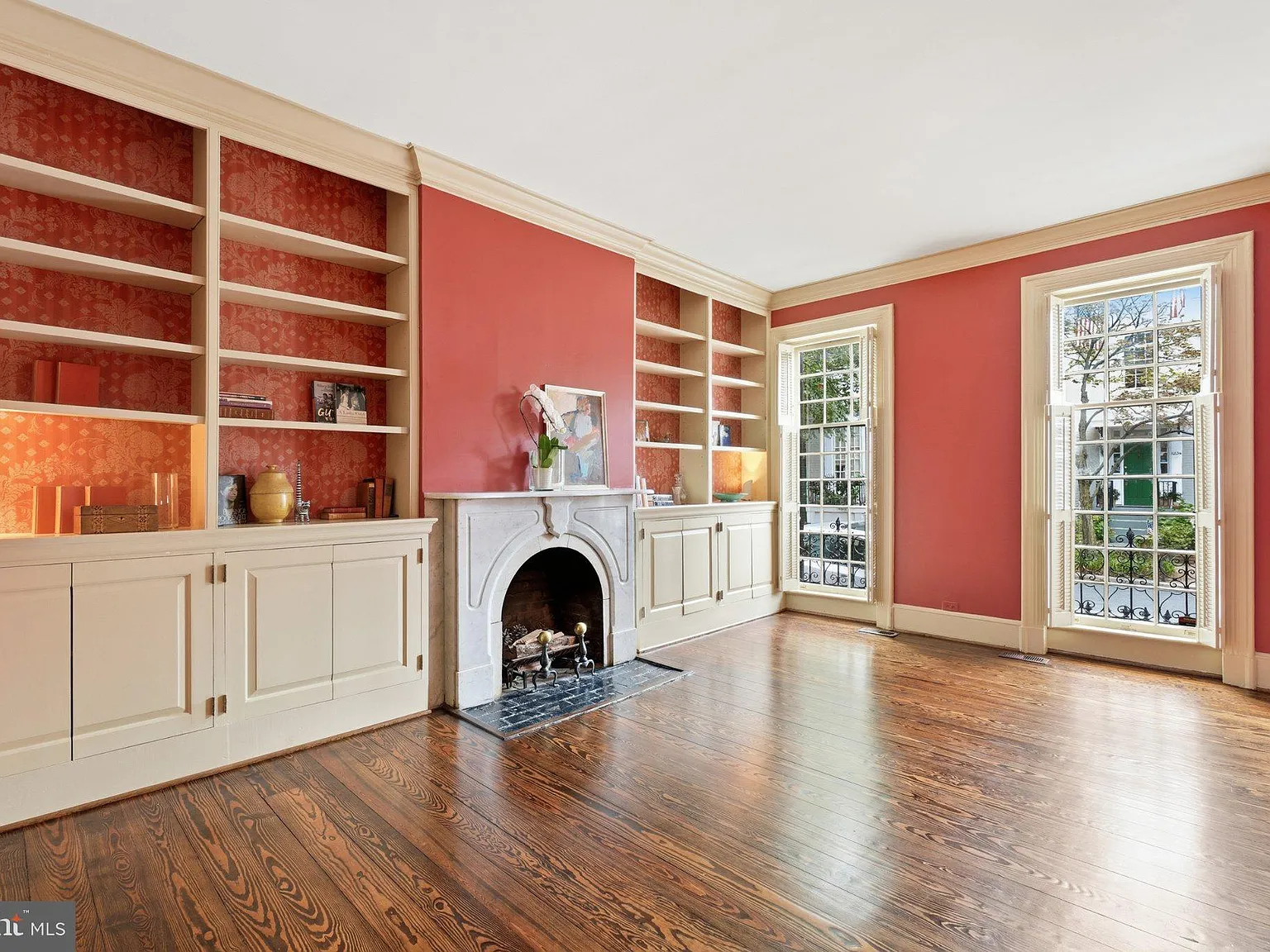 3 bed, 3.0 bath, 2426 sqft, $12,500 — Photo 2