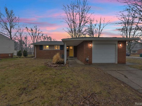 27445 Doreen St, Farmington, MI 48336