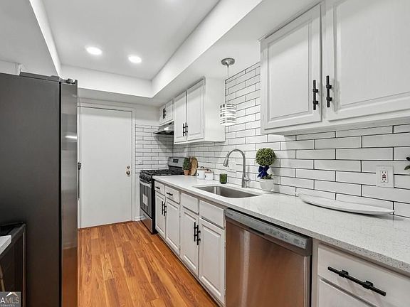 2nd image of 6851 Roswell Rd APT N20