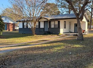 310 Lakeview Dr, Sylvester, GA 31791