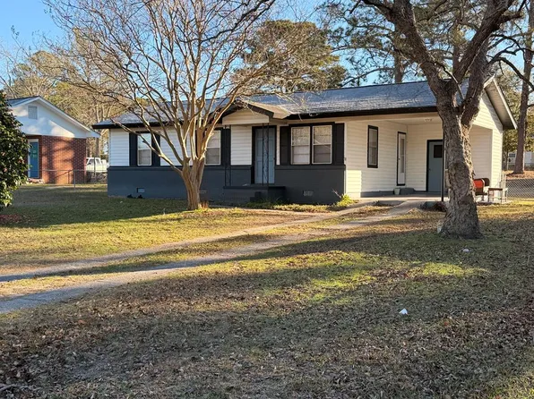 310 Lakeview Dr, Sylvester, GA 31791