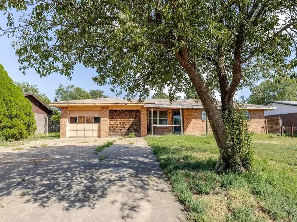 220 NW 11th St, Dimmitt, TX 79027