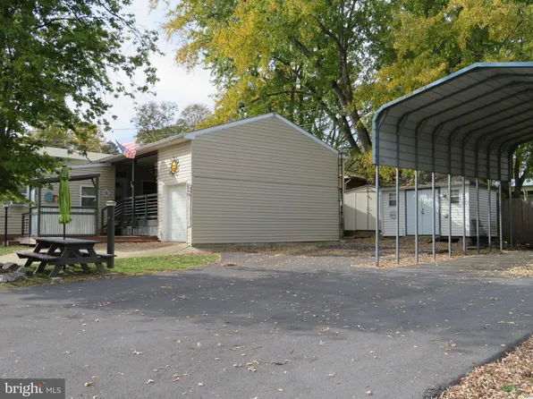 6-12 & 6 Thirteen Poison Oak Rd, Falling Waters, WV 25419