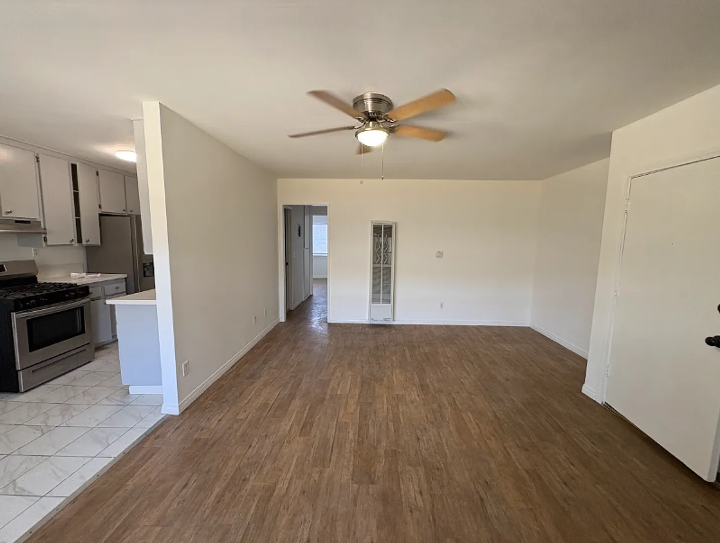 14650 Saticoy Street — Photo 4