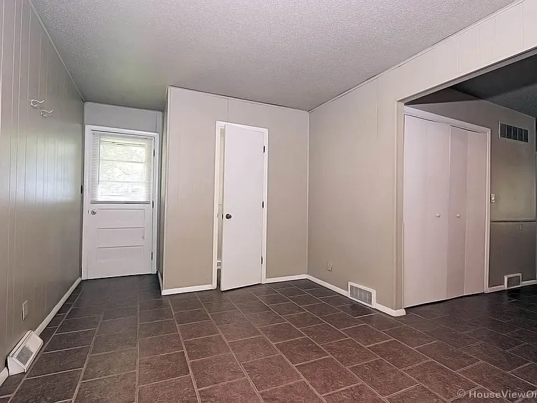 1105 N West End Blvd — Photo 13