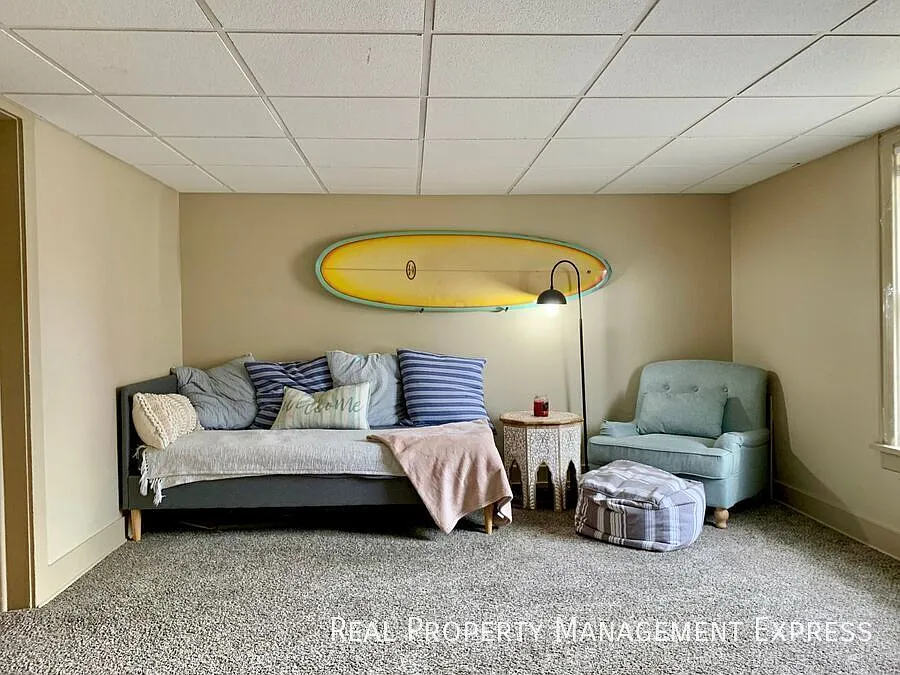 Move In Special 2 Bedroom + Bonus Office In Central Sioux Falls! — Photo 2