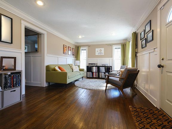 Living Room/Front Entrance