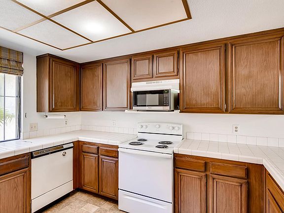 4th image of 2483 El Paseo Cir