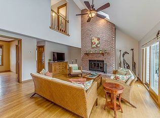 825 Kingston Ln, Bartlett, IL 60103