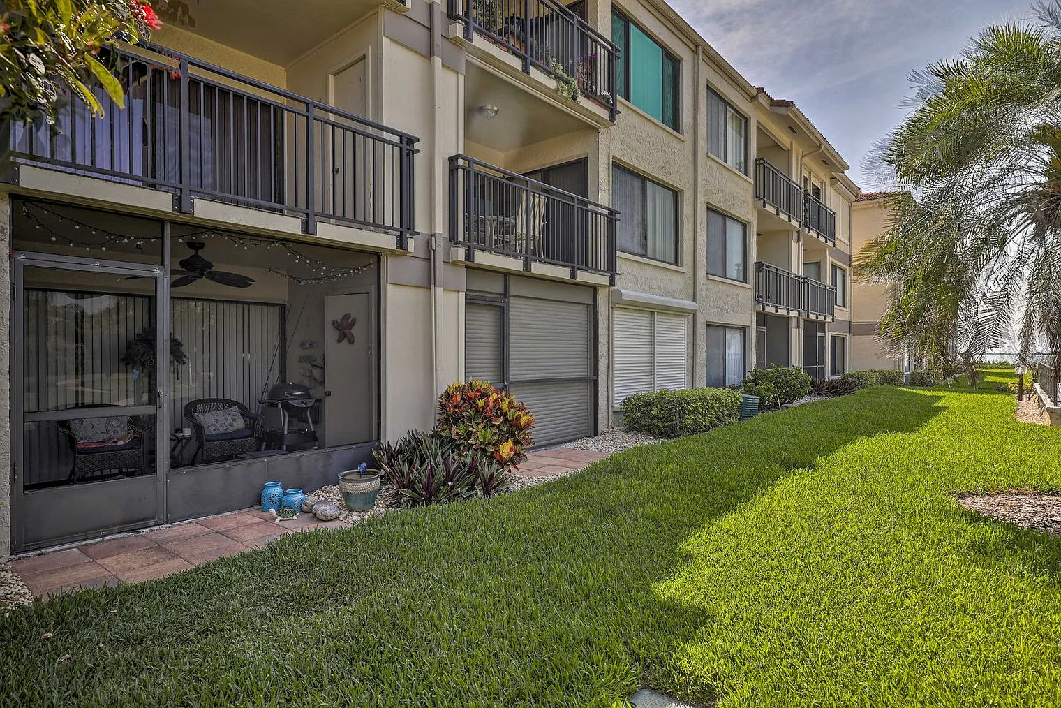 2 bed, 2.0 bath, 882 sqft, $2,645 — Photo 4