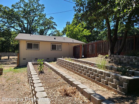 4th image of 922 Carquinez Ave