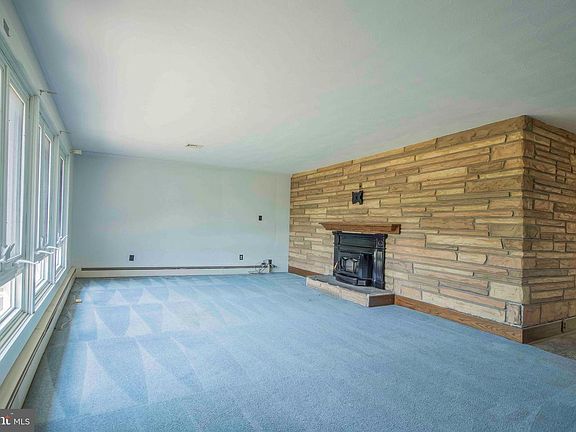 3rd image of 1520 Vesta Dr