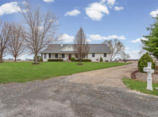 124 Evergreen Ct, Brighton, IL