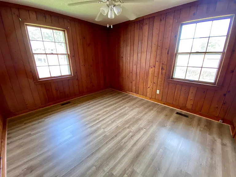1564 Lonsford Dr — Photo 12