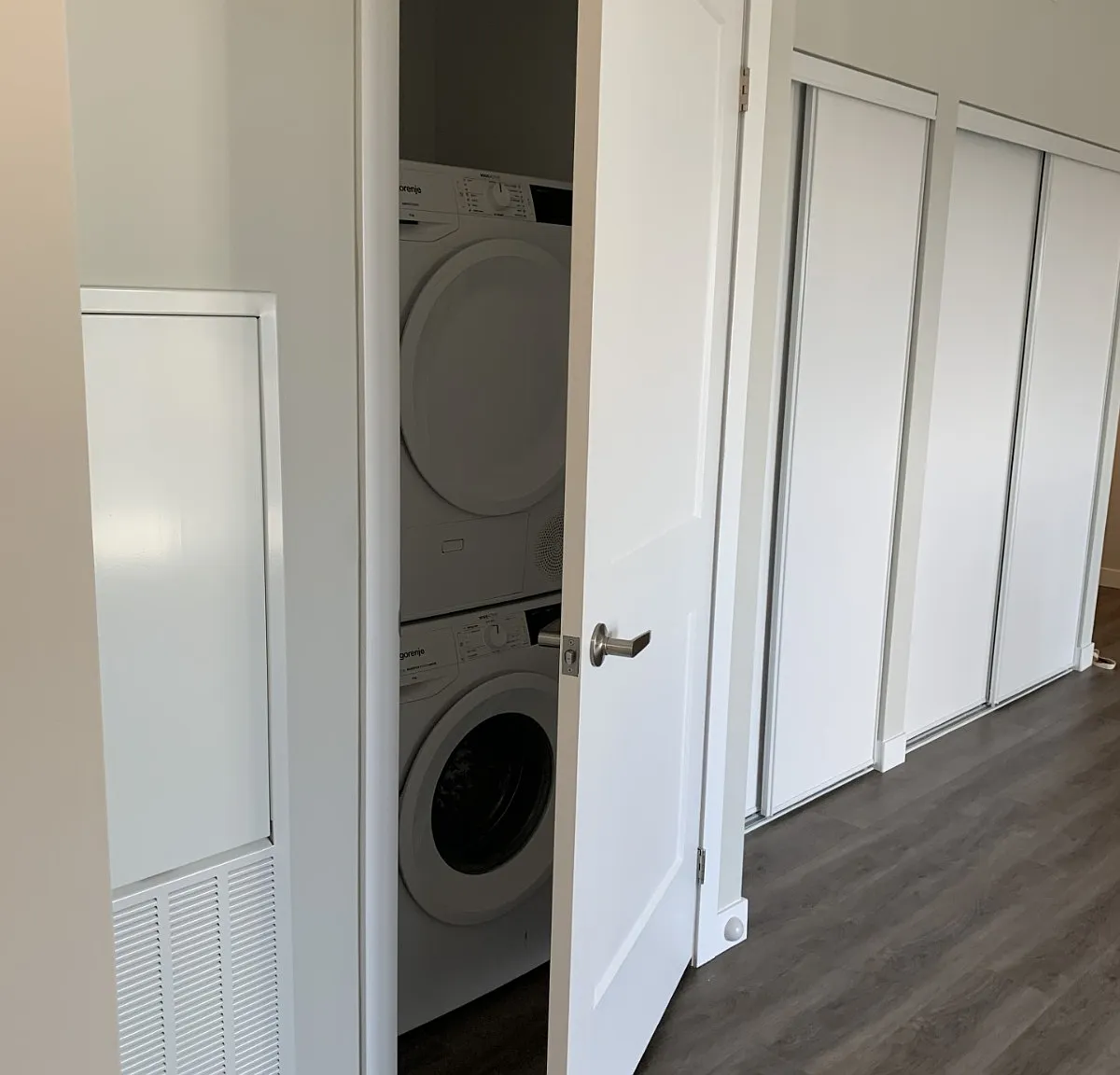 2 bed, 831 sqft, $2,400 — Photo 2