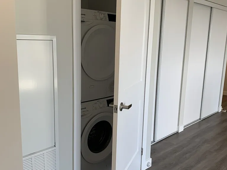 15 Queen St S #2102 — Photo 1