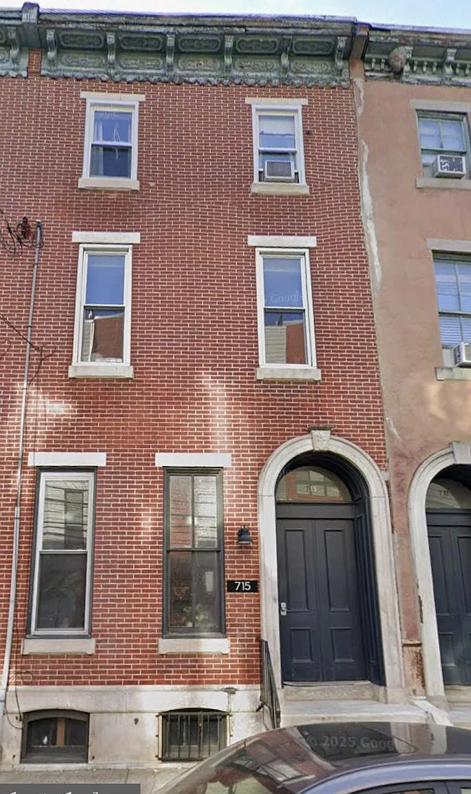 2 bed, 1.0 bath, 843 sqft, $2,100 — Photo 1