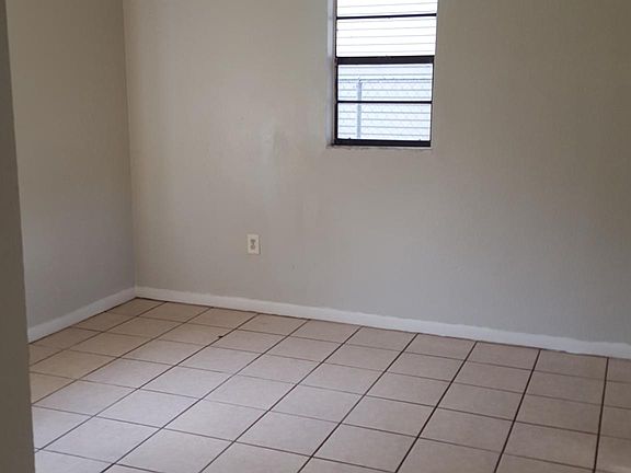 4th image of 707 2nd St APT D