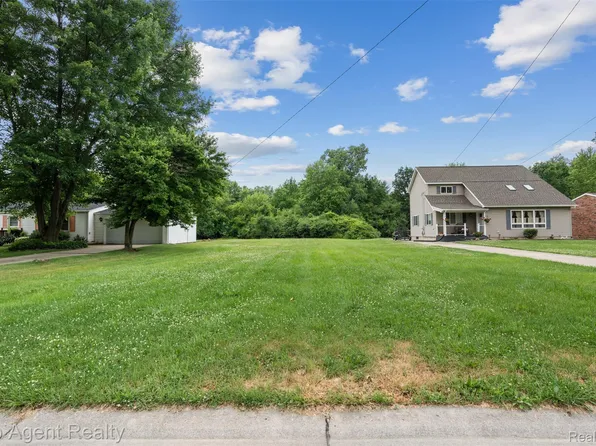 37337 Curwood Dr, Sterling Heights, MI 48310