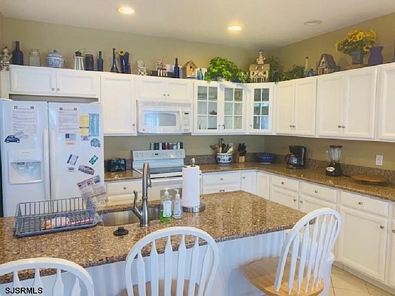 2nd image of 888 Park Pl #1