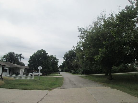 5th image of 4507 S 30th Ave W