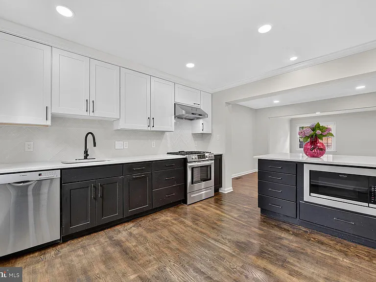 7426 Hallcrest Dr — Photo 5