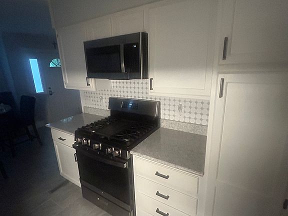 3rd image of 819 Marshall Ct
