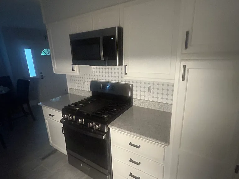 819 Marshall Ct — Photo 3