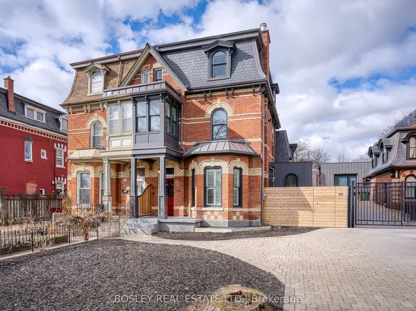 34 Beaconsfield Ave, Toronto, ON M6J 3H9