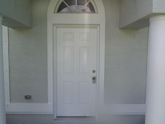 2nd image of 1072 SW Locke Ave