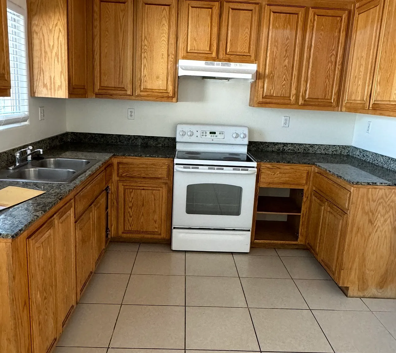 3 bed, 2.5 bath, 1270 sqft, $2,350 — Photo 3