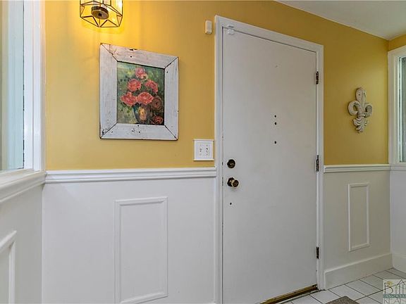 3rd image of 301 Parkhill Dr