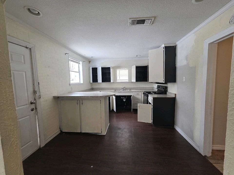 2nd image of 4530 White Oak Ln