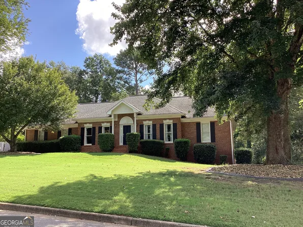 2300 Whispering Pines Ln, McDonough, GA 30253