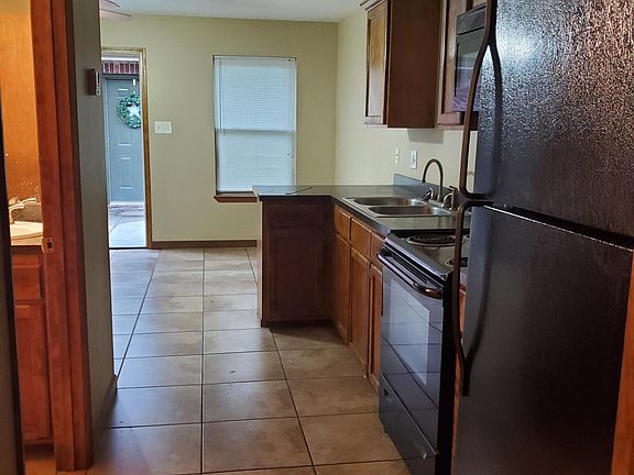 4th image of 223 Gloria St APT C