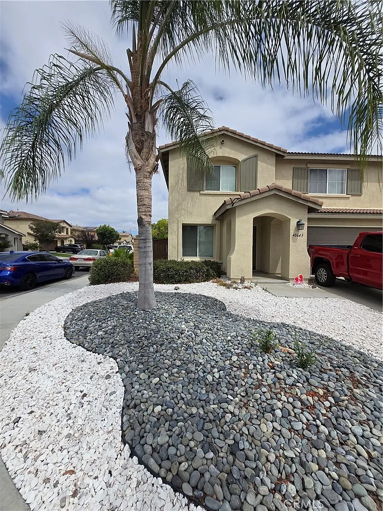 3 bed, 2.5 bath, 2099 sqft, $3,300 — Photo 2
