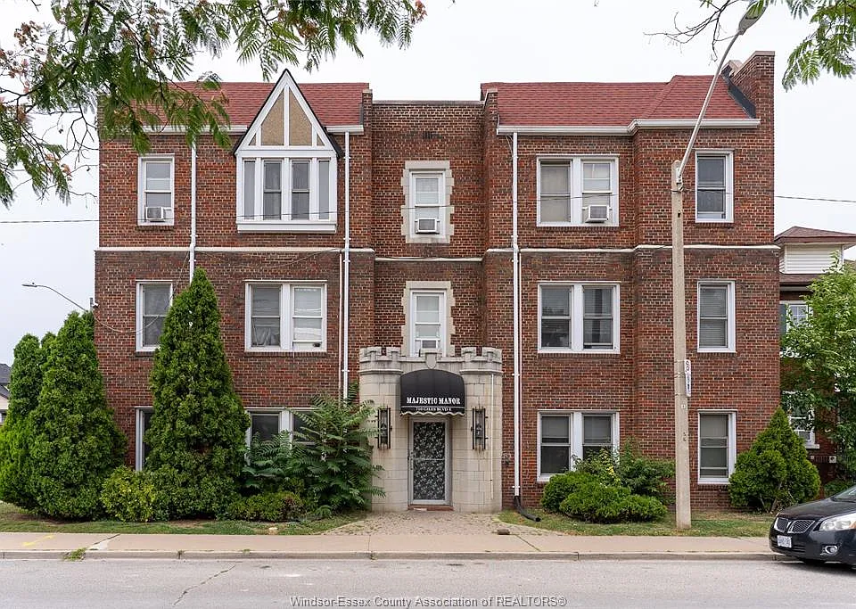 710 Giles Blvd E #302