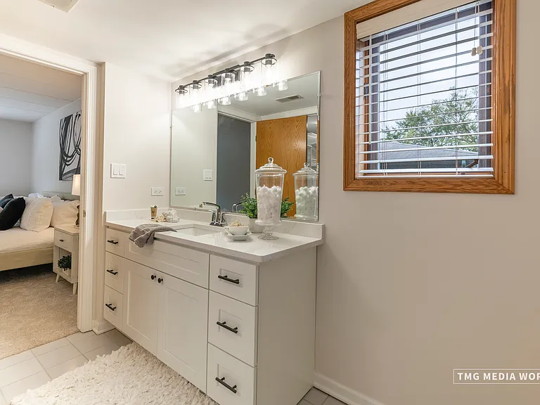 616 E 5th Ave #101 — Photo 20