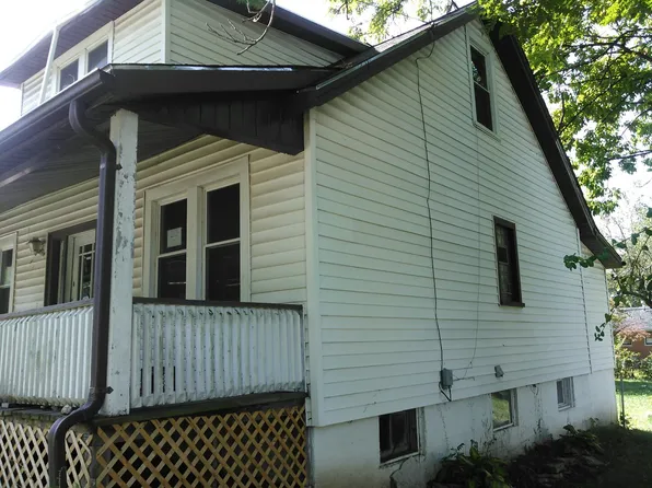 130 Reasor Dr, Saint Louis, MO 63135